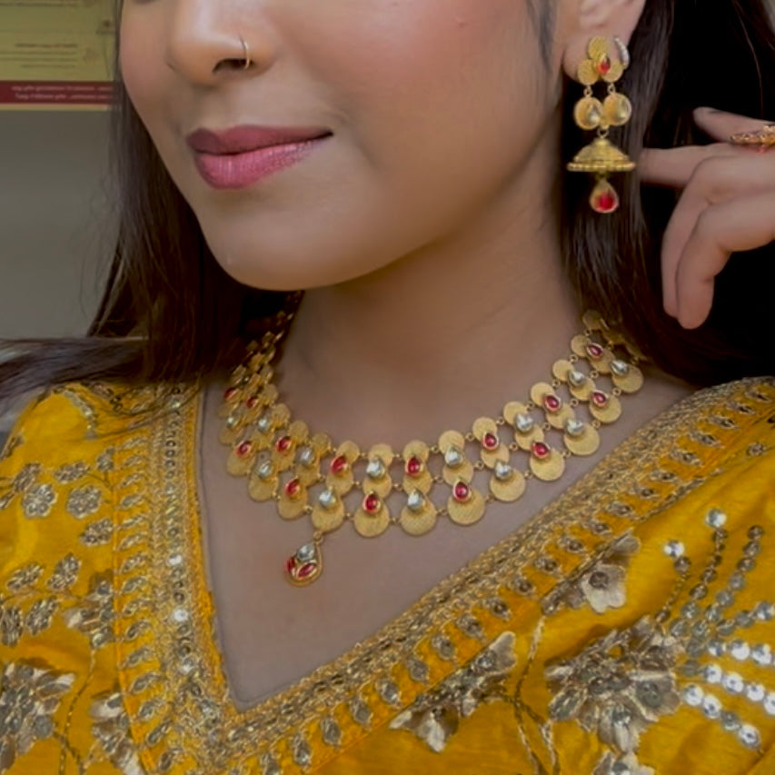 Stunning Antique Gold Flexible Choker