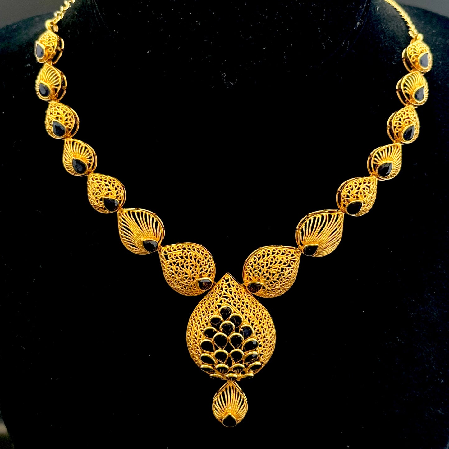 Edgy Gold Necklace with Shining Sapphires