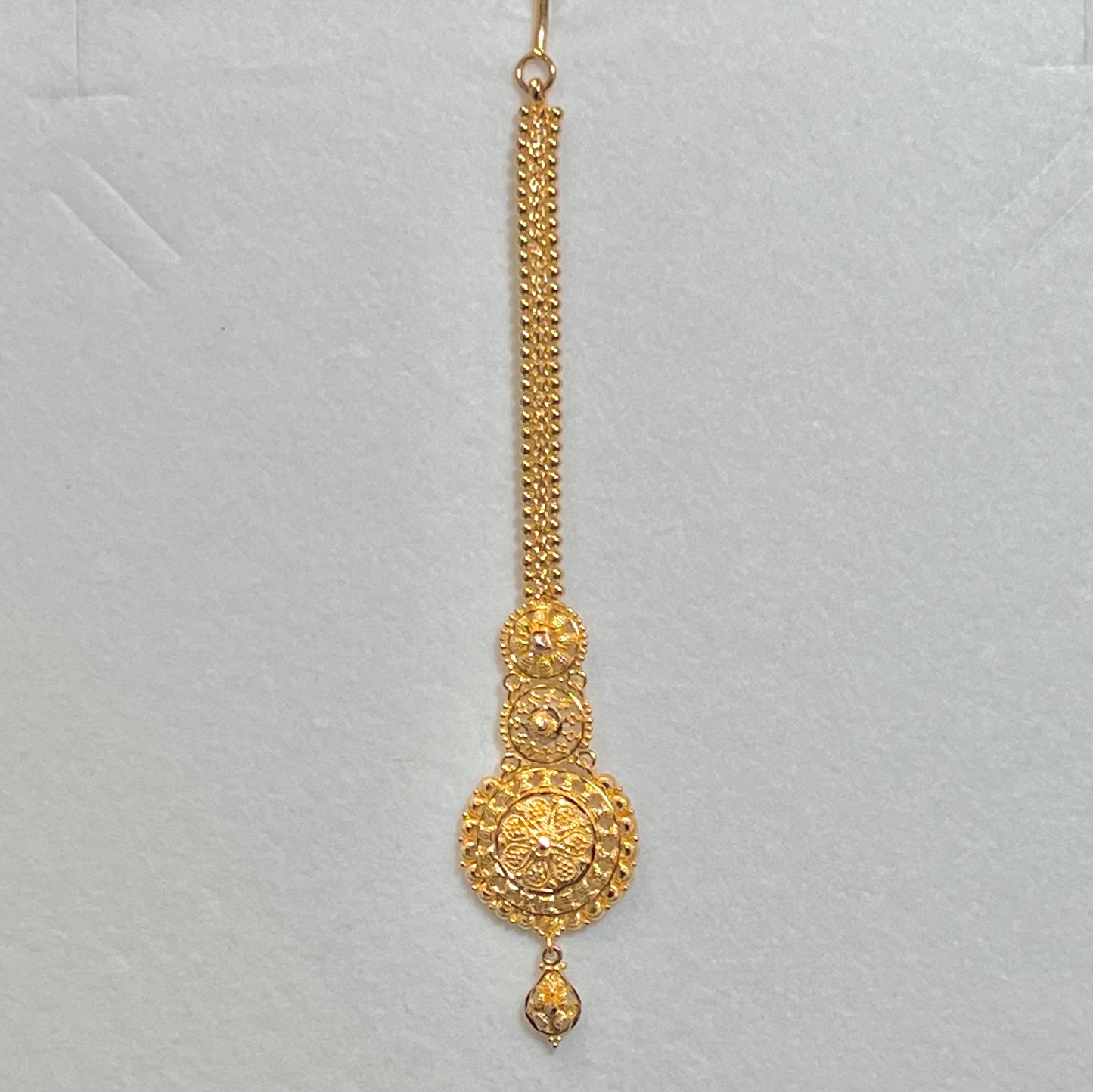 Sleek Circular Maang Tikka