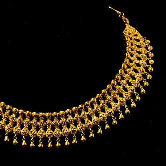 Splendid Choker Necklace with a Thick Design Featuring Several Golden Balls and a Pair of Royal Earrings