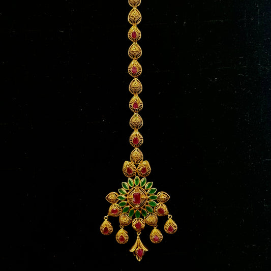 Pear-Shaped Tikka with Beautiful Center Pendant