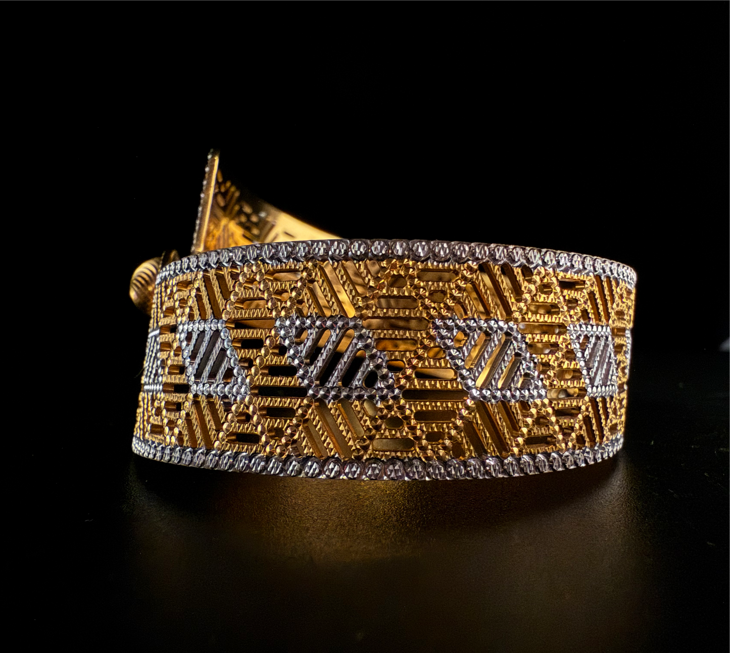 Splendid Singular Cuff Bracelet