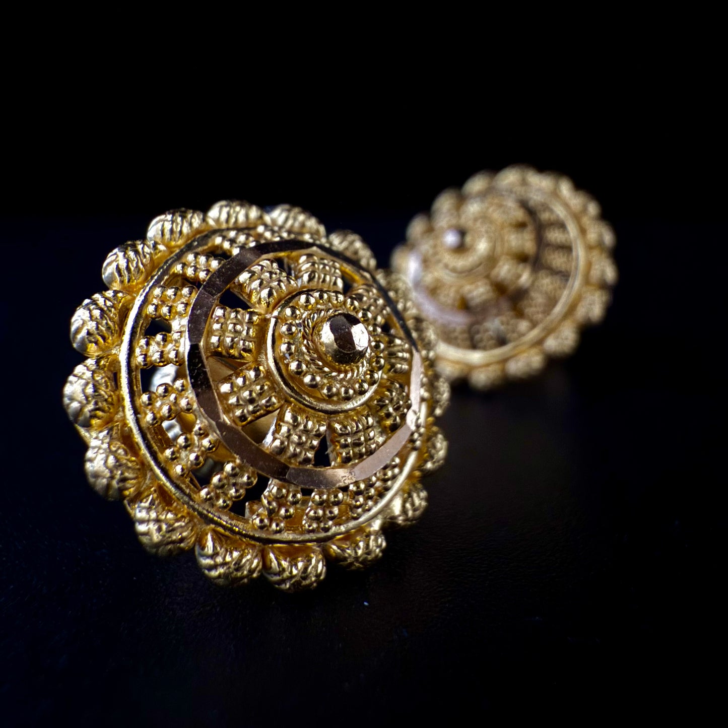 Gorgeous Round Gold Studs
