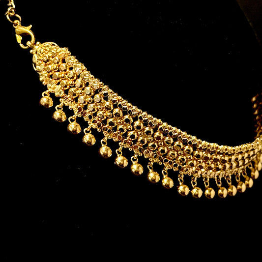 Shiny Gold Choker Set with Gold Ball Finishing