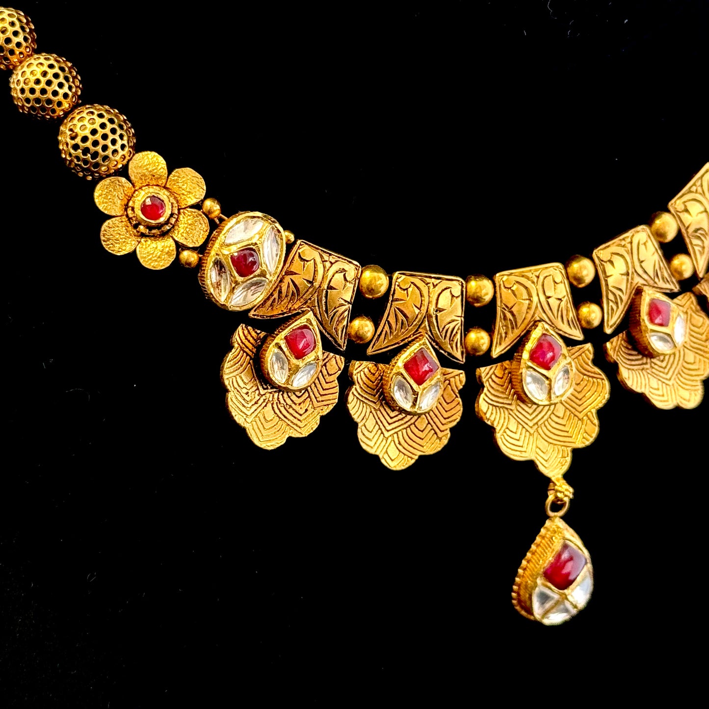 Antique Gold Necklace Set with Leaf-Like Central Pendant and Earrings
