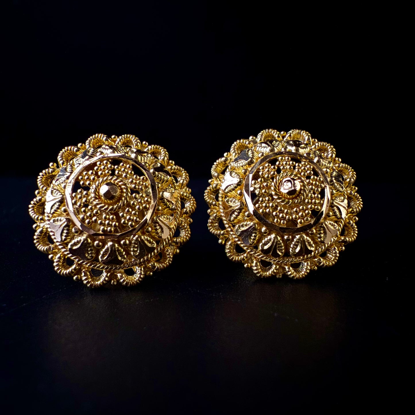 Gorgeous Round Gold Studs