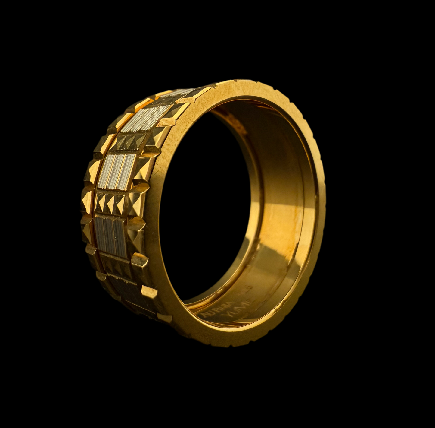 Diamond-Cut Band with Gold and Rhodium Alternating Pattern