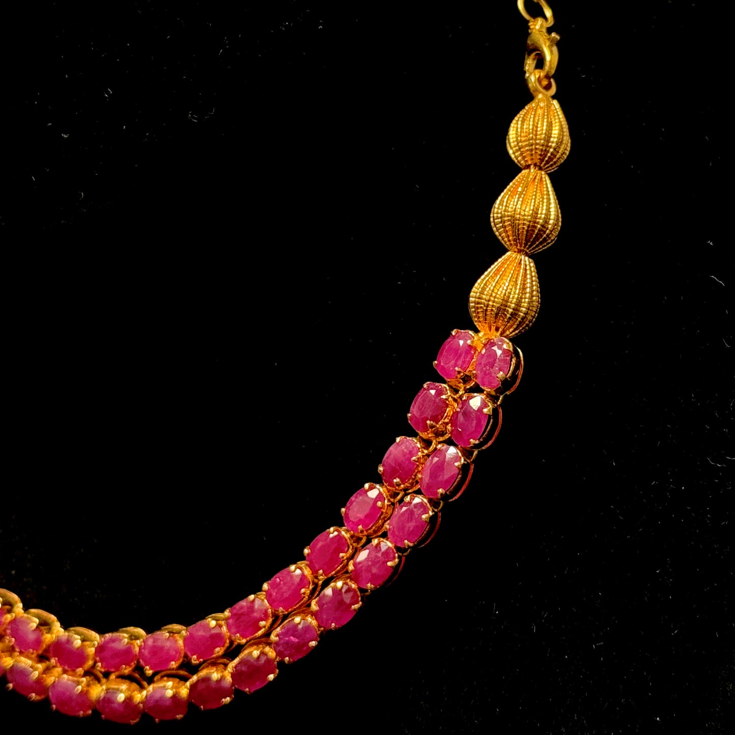 Brilliant Glossy Ruby Choker Design with Gold Rope-like Finishing