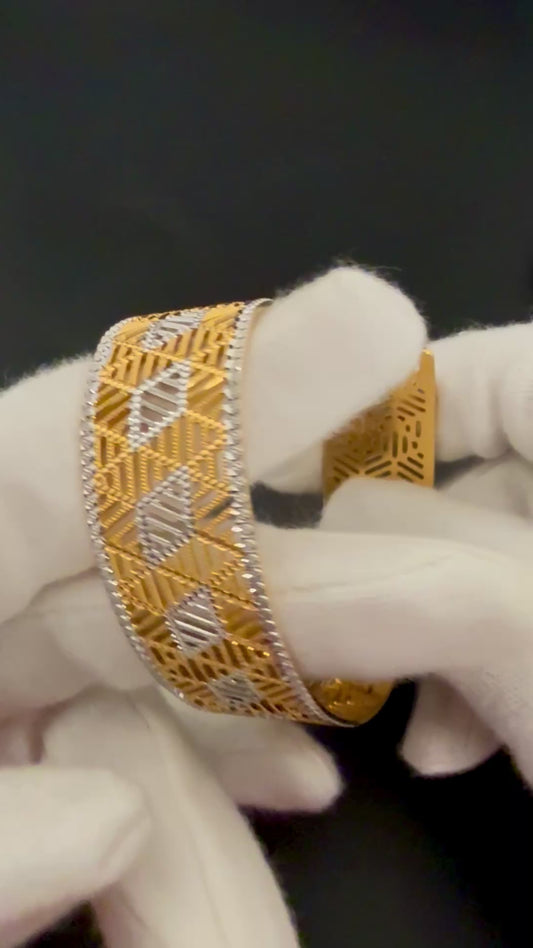 Splendid Singular Cuff Bracelet