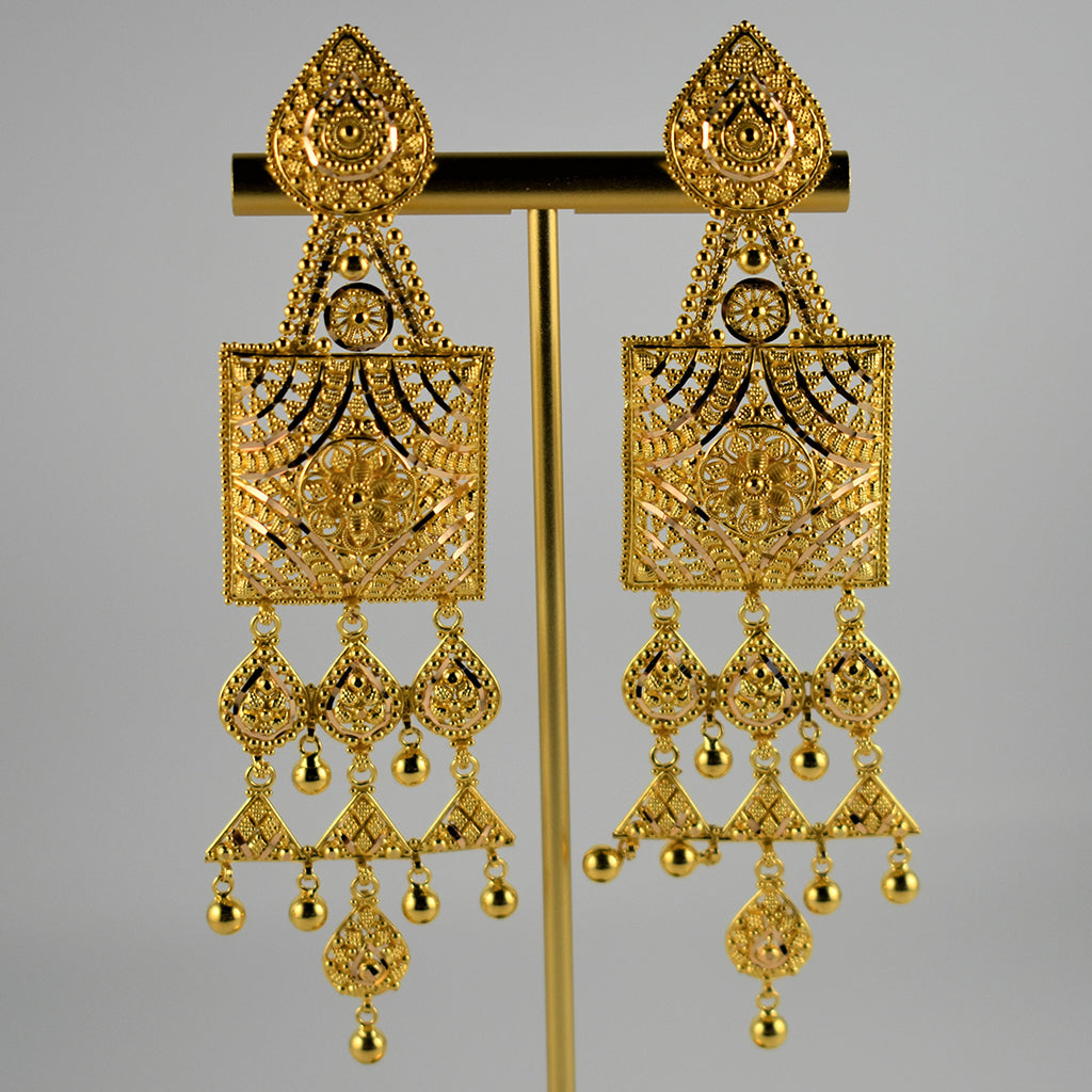 Luxurious Gold Bridal Set with Heavy Square and Ghungroo Pendant