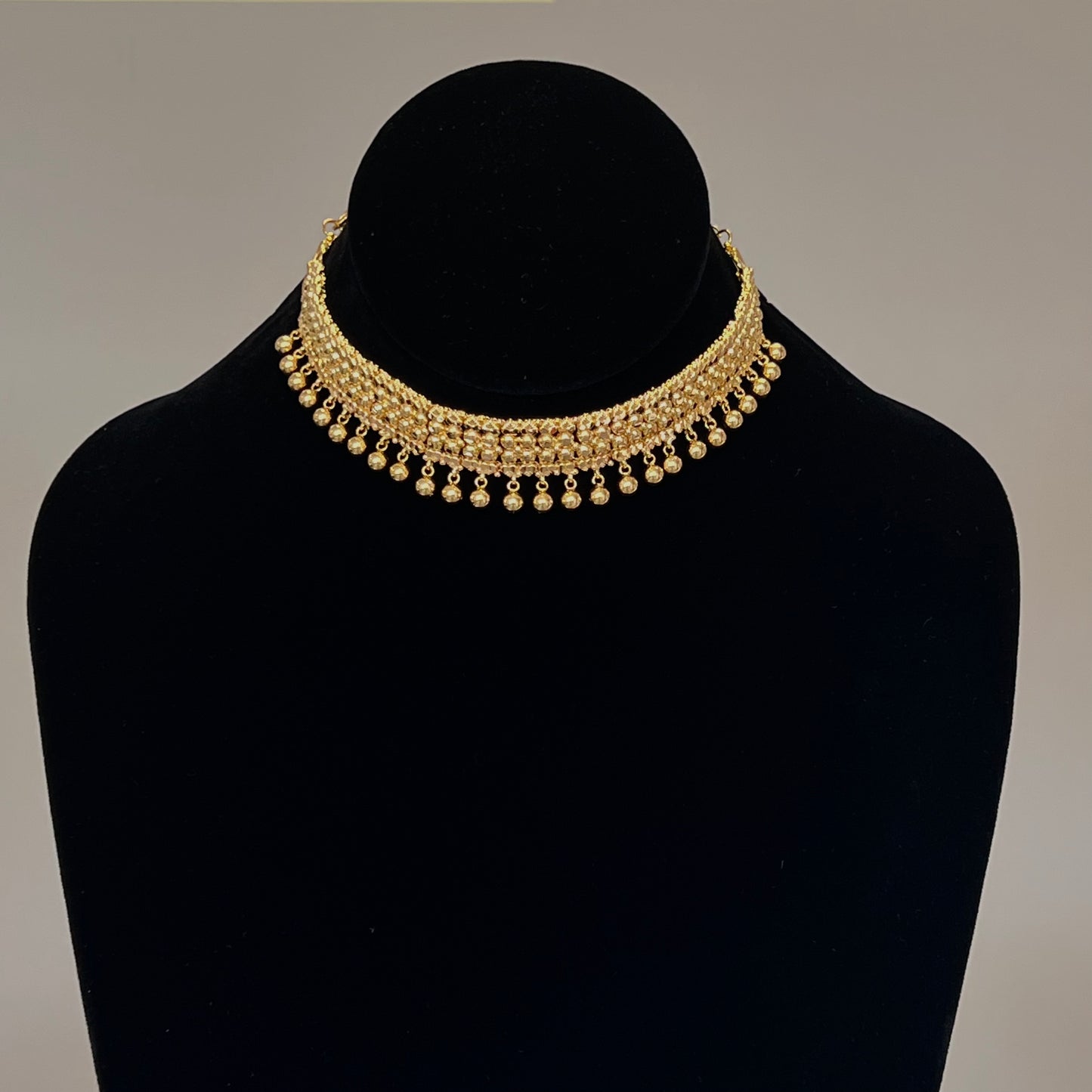 Shiny Gold Choker Set with Gold Ball Finishing