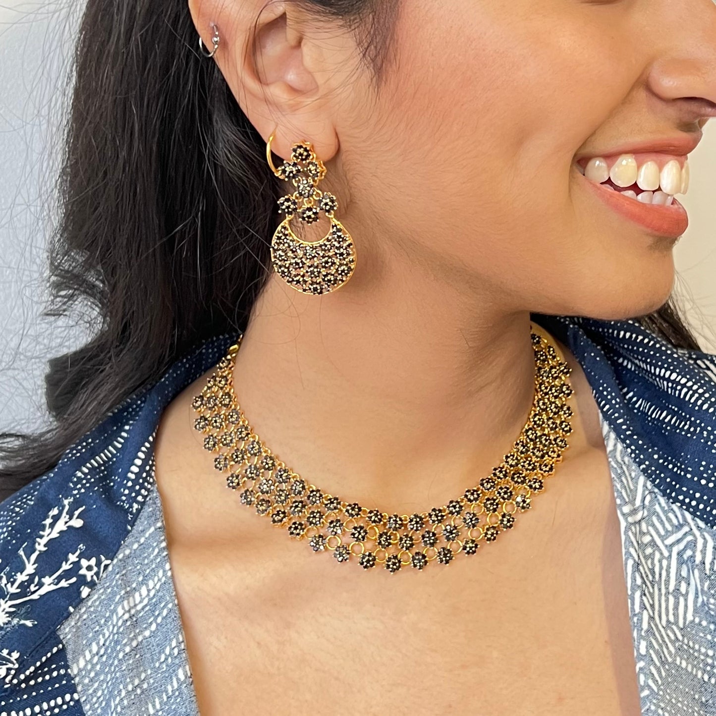 Gorgeous Sapphire Studded Necklace with Posh Earring Design