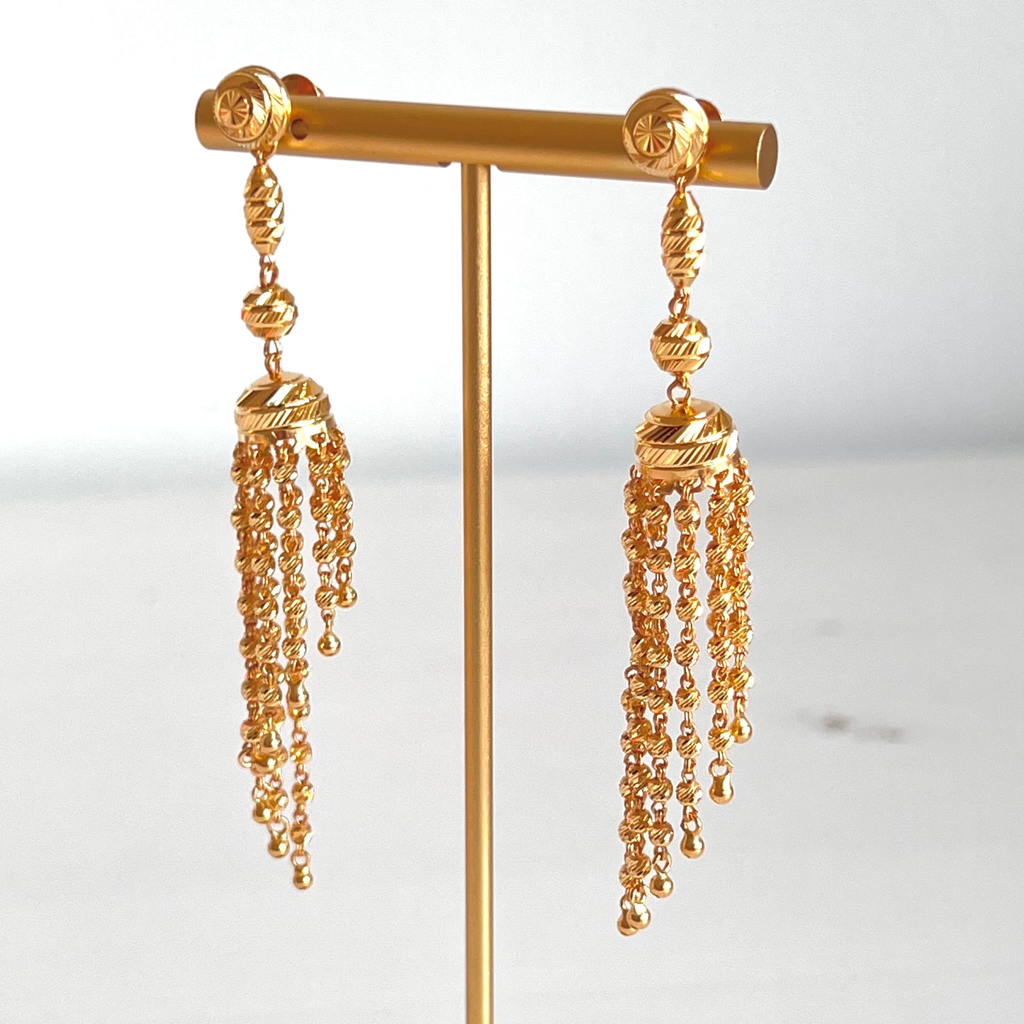 Gorgeous Three-Line Gold Necklace with Glittering Jhumka Earrings
