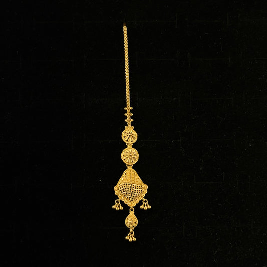 Kite-Shaped Gold Tikka with Flowers