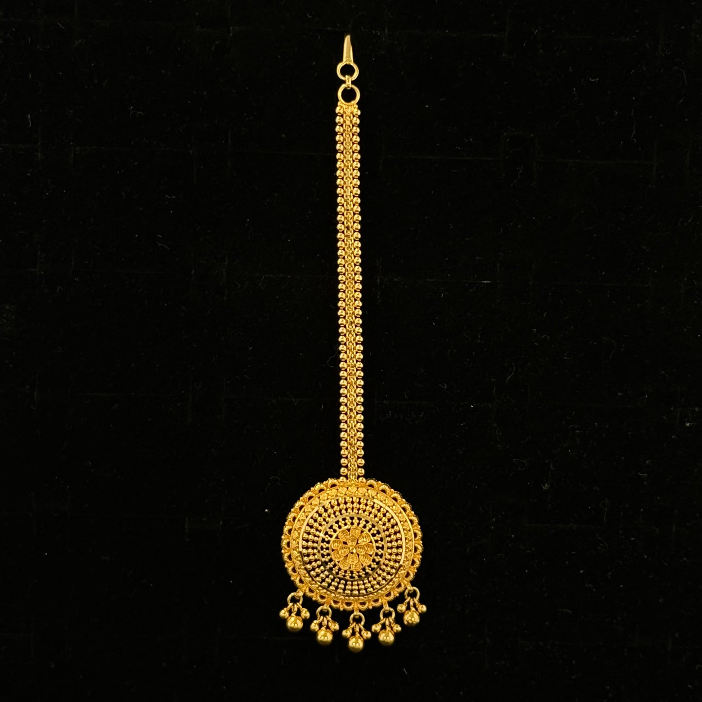 Round-Shaped Gold Tikka with Flower and Ghungroo
