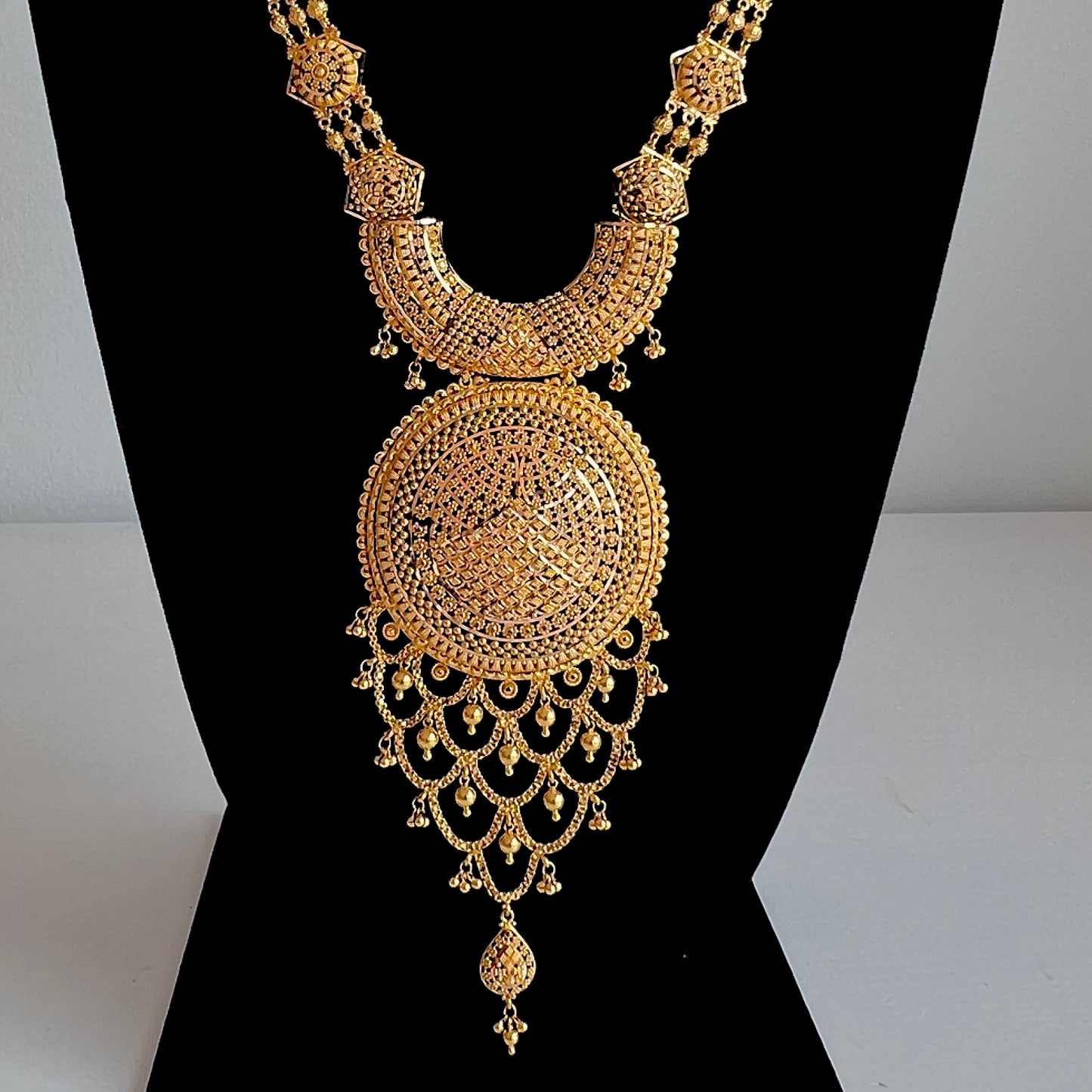 Luxurious Bridal Necklace Set with Thick Circular Center Piece and Fine Earrings