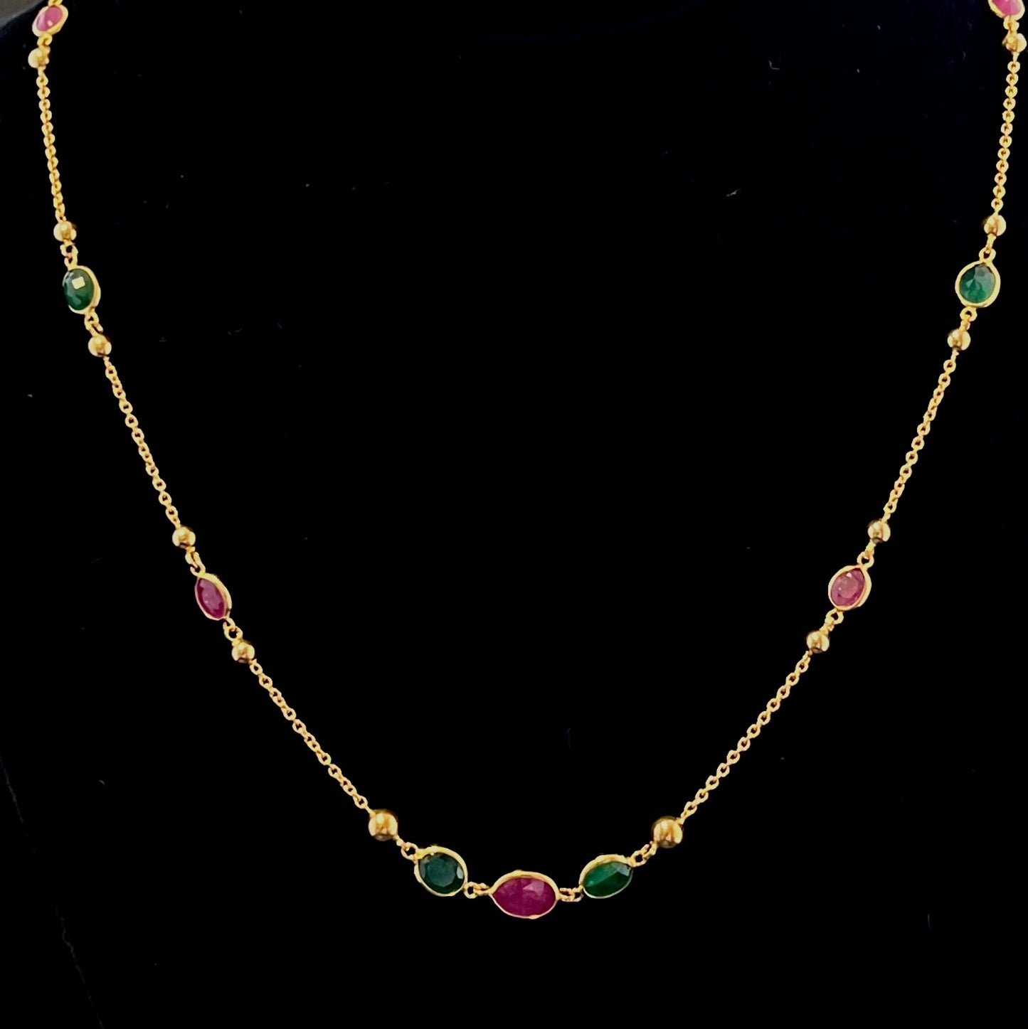 Oval-cut Gemstones set in Gold Chain