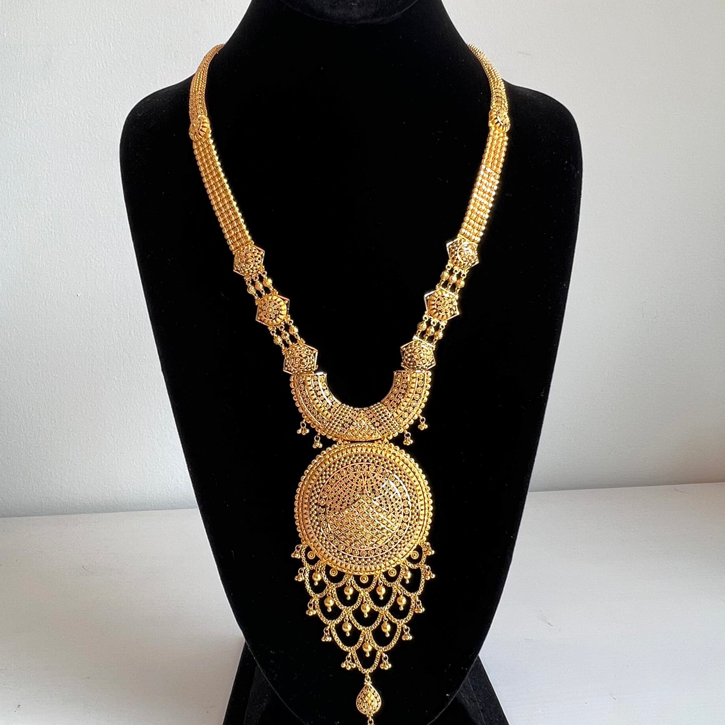 Luxurious Bridal Necklace Set with Thick Circular Center Piece and Fine Earrings