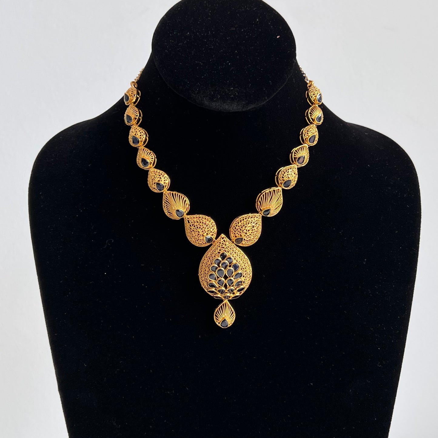 Edgy Gold Necklace with Shining Sapphires